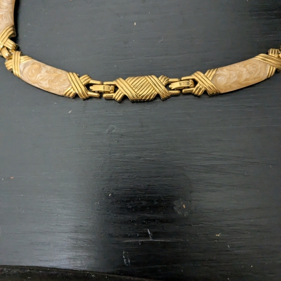 Vintage Monet Elegant Gold Tone Cream Enamel Necklace Choker - Picture 8 of 10